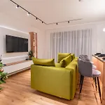 Jacuzzi & Sauna Skyview Apartment *