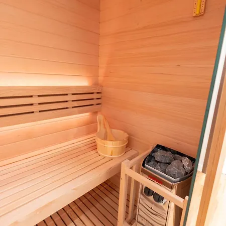 Jacuzzi & Sauna Skyview Apartment Cluj-Napoca