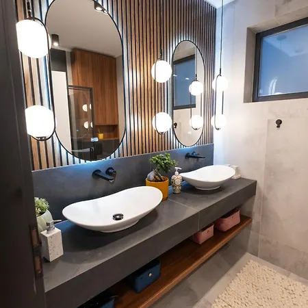 Jacuzzi & Sauna Skyview