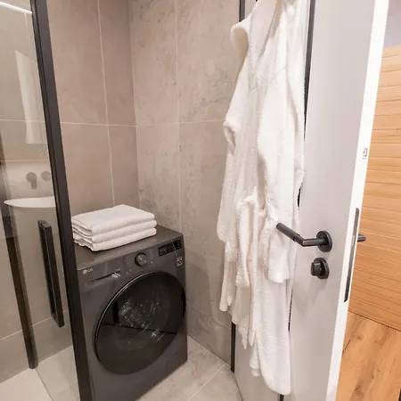 Jacuzzi & Sauna Skyview Apartament
