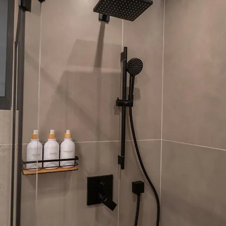 Jacuzzi & Sauna Skyview Apartament *