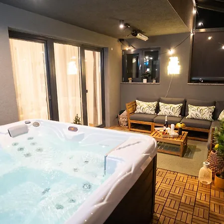 Jacuzzi & Sauna Skyview 아파트 *