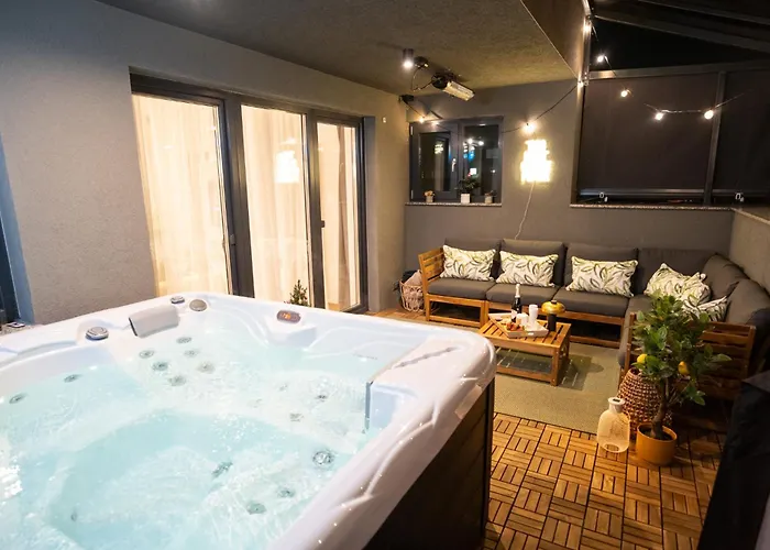 Jacuzzi & Sauna Skyview Apartmán *