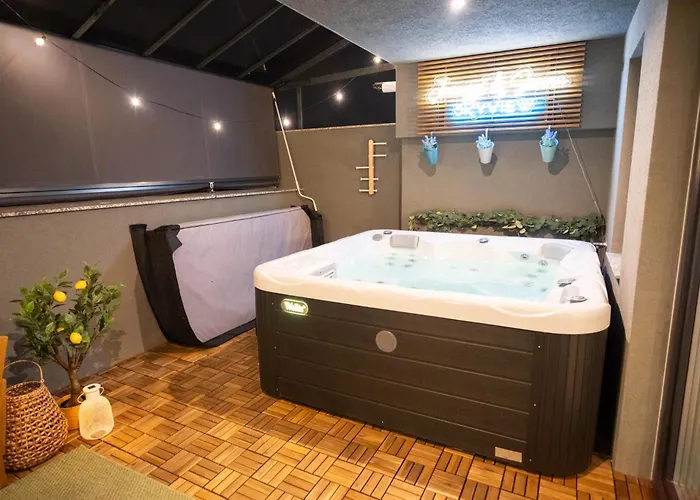 Jacuzzi & Sauna Skyview Appartement *